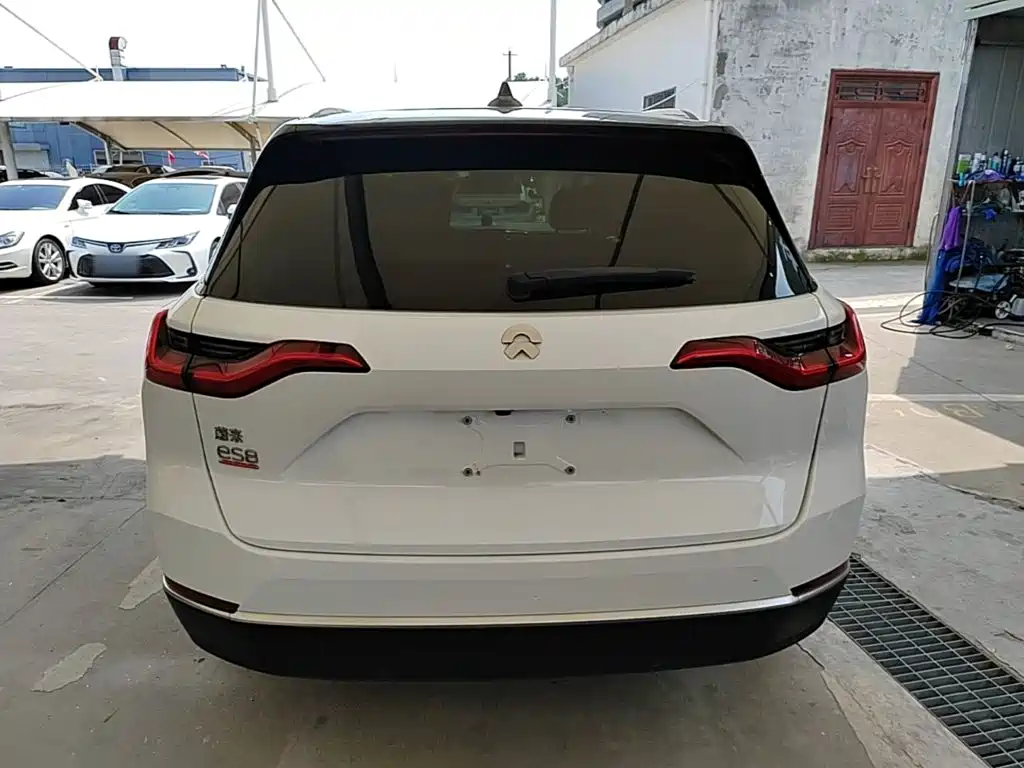 Фото 6 - NIO ES8