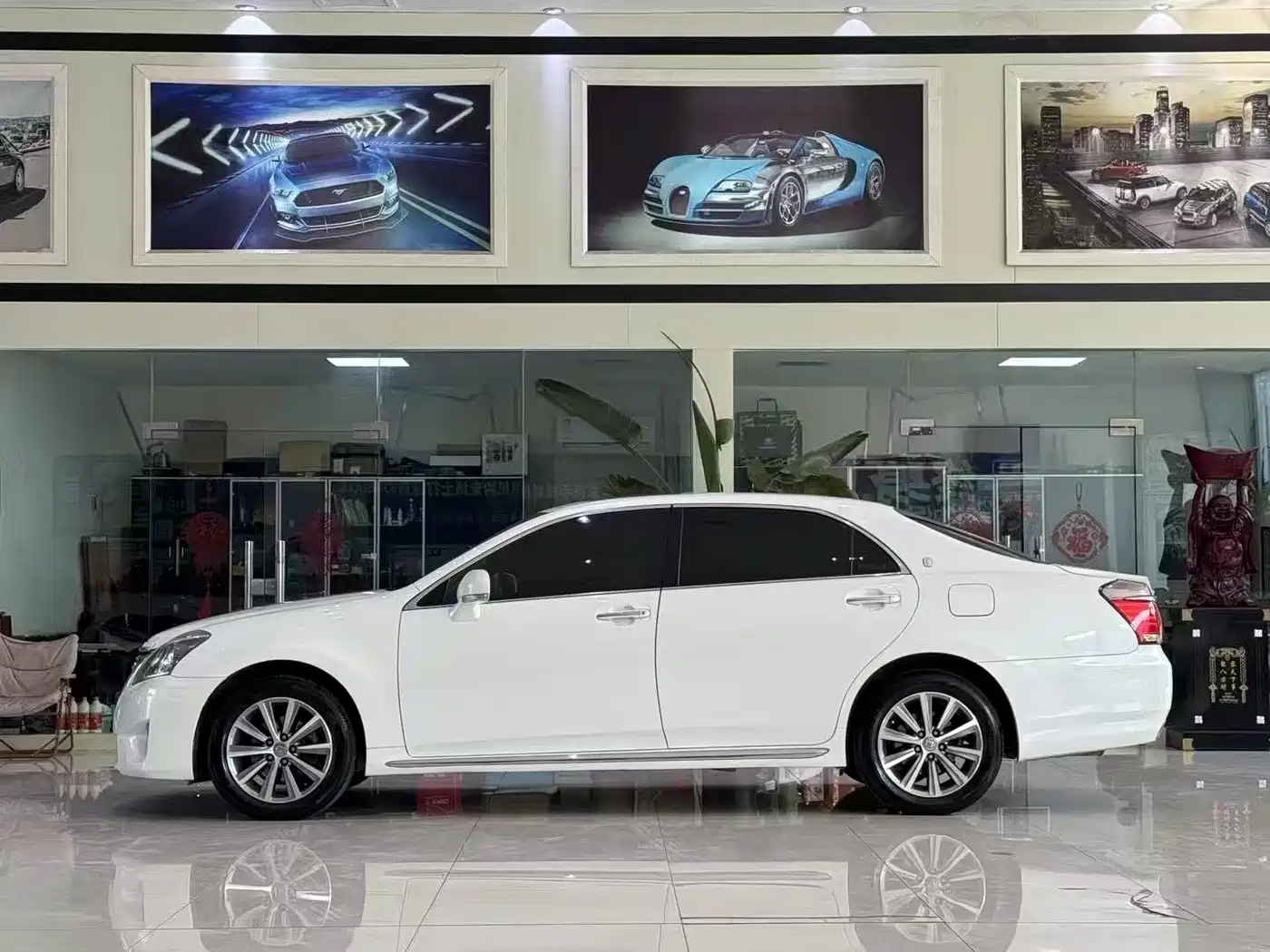 Toyota Crown 2012 2.5L Royal Leather Edition фото 3