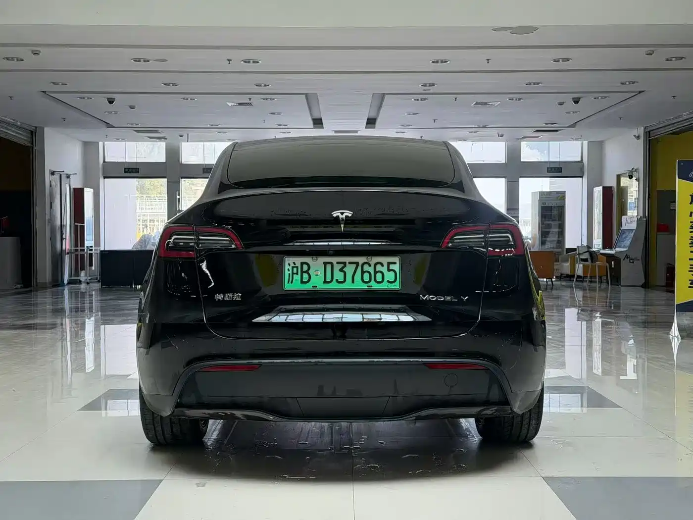 TESLA MODEL Y