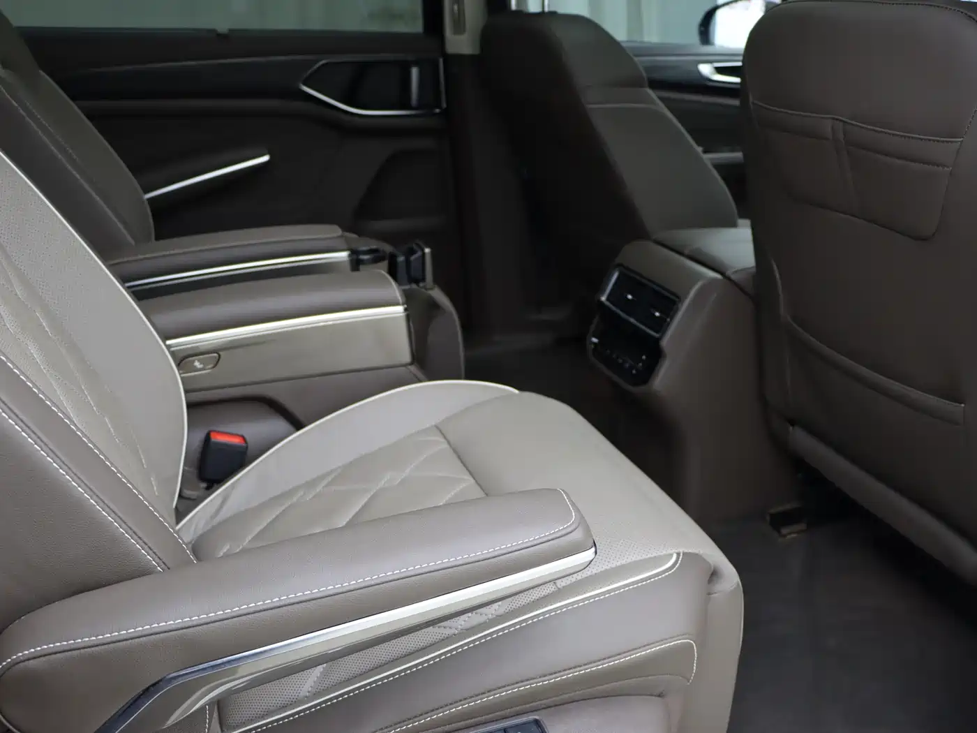 Volkswagen Viloran 2023 Facelift 380TSI Premium Edition фото 12