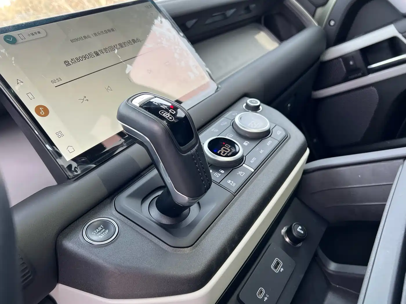 Land Rover Defender 2022 110 P400 X-DYNAMIC HSE фото 12