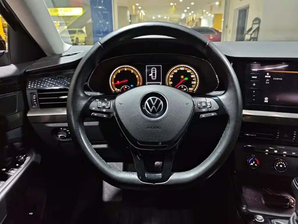 Фото 11 - Volkswagen Passat