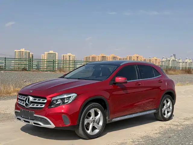 MERCEDES-BENZ GLA