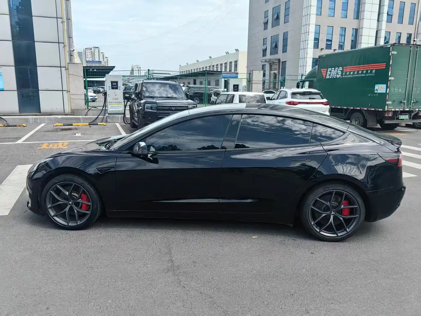 Фото 6 - Tesla Model 3