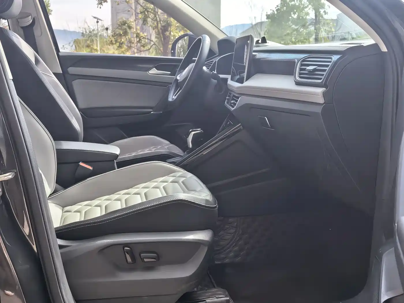 Volkswagen Tayron 2023 280TSI 2WD Luxury Plus Advanced Edition фото 7