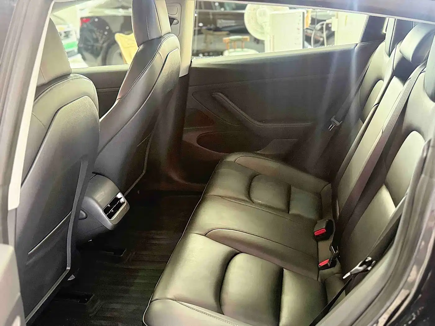 Фото 8 - Tesla Model 3