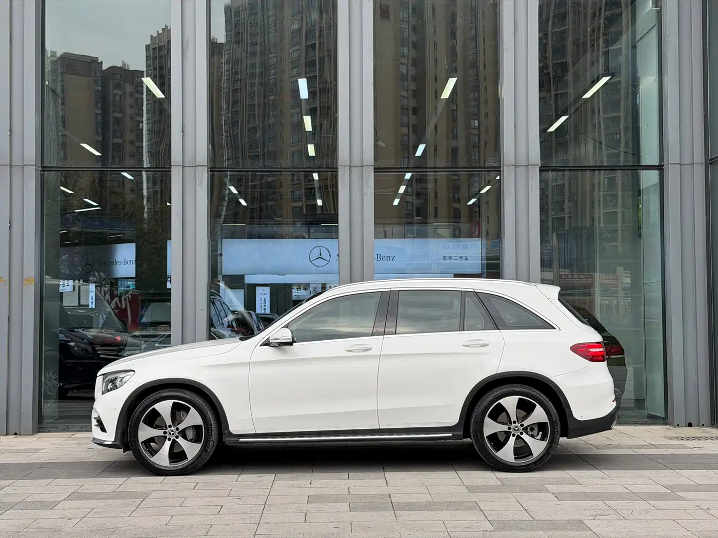 Mercedes-Benz GLC 2018 GLC 300 4MATIC Dynamic фото 16