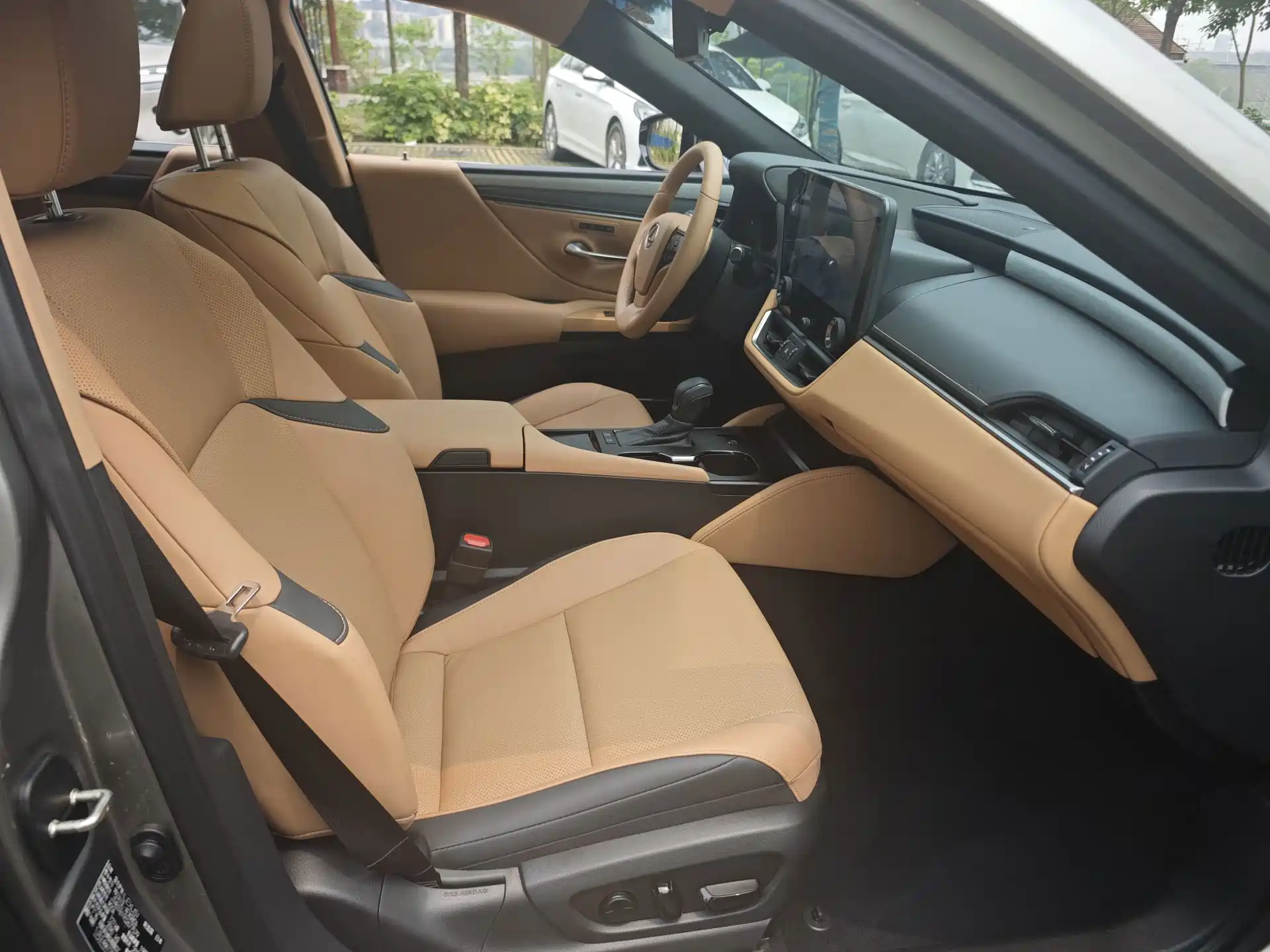 Фото 15 - Lexus ES