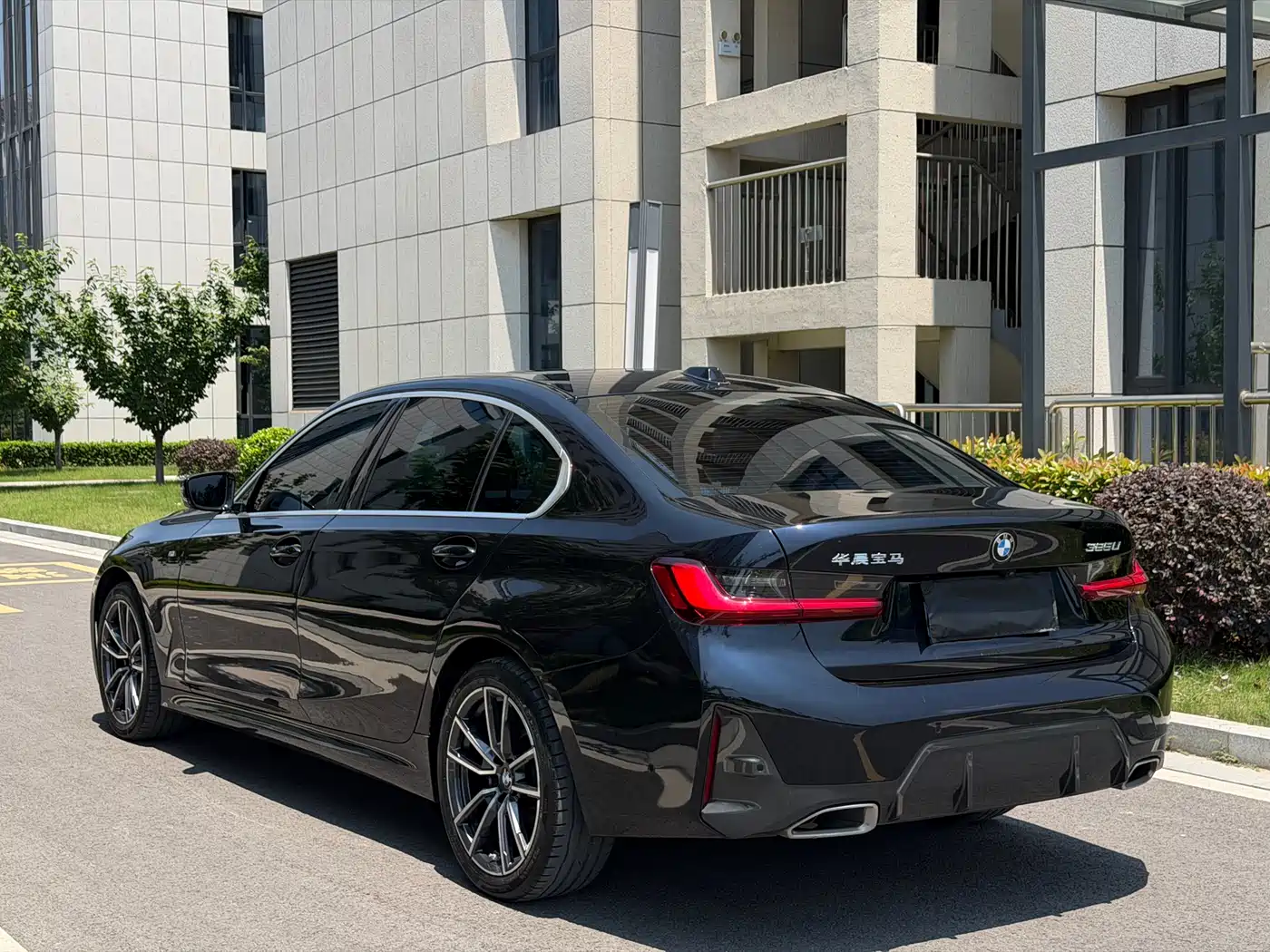 Photo 4 - BMW 3 Series