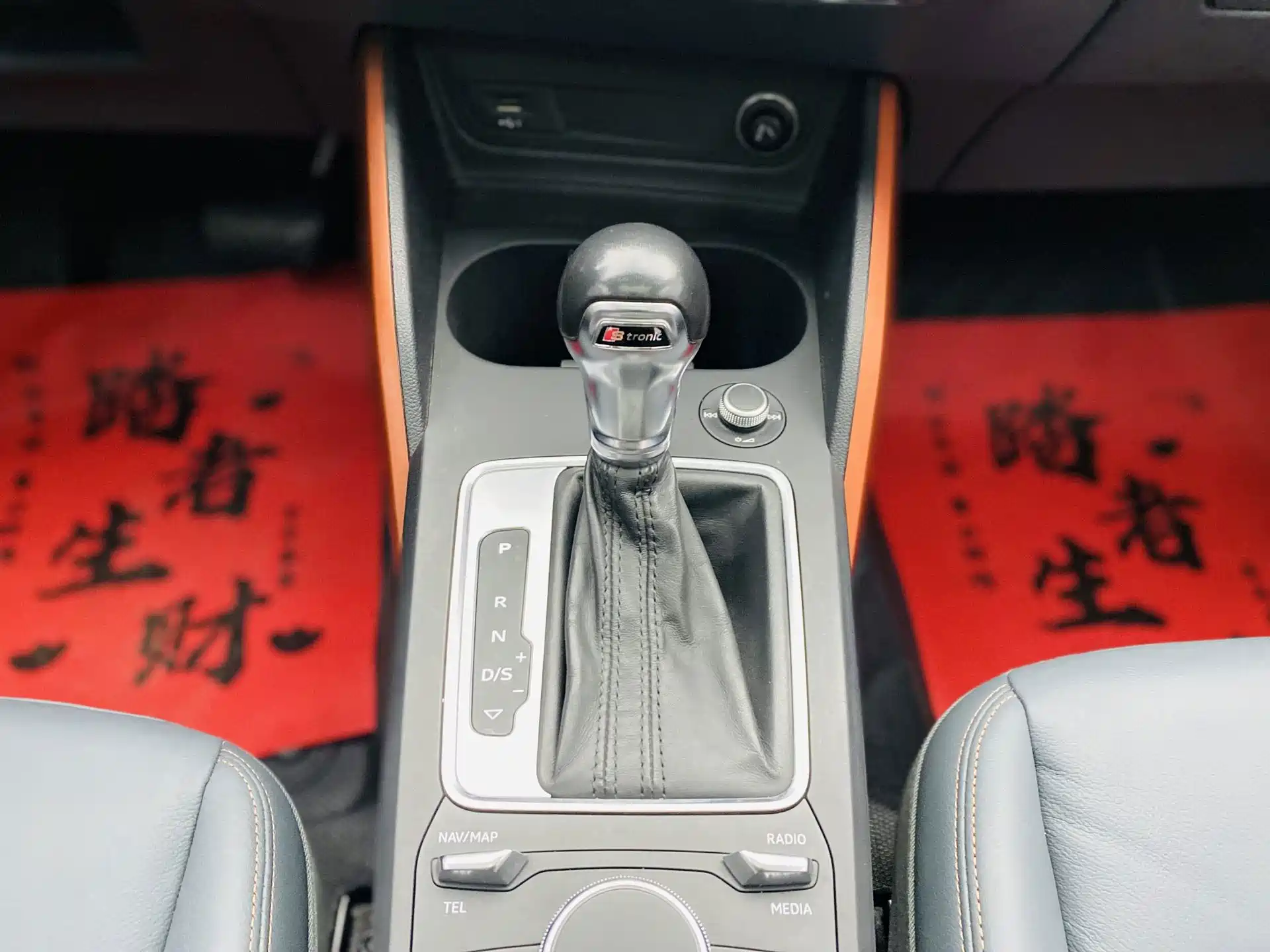 Photo 11 - Audi Q2L