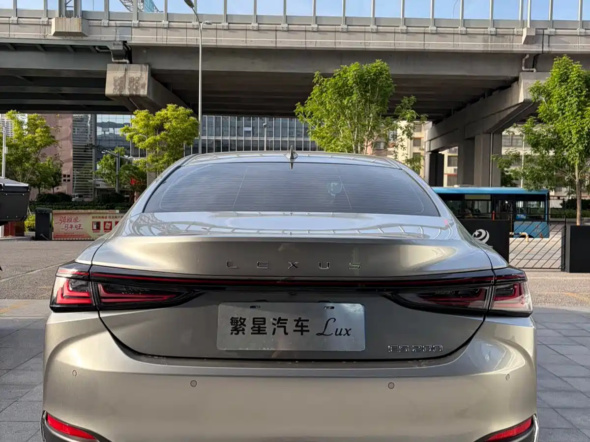 Lexus ES 2025 200 Ultimate Edition фото 10