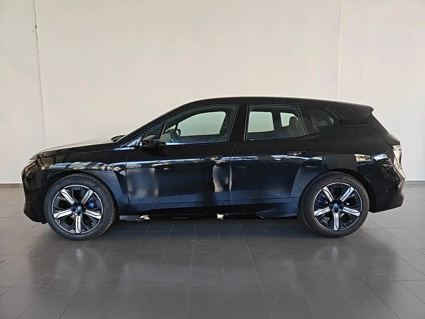 Photo 3 - BMW iX