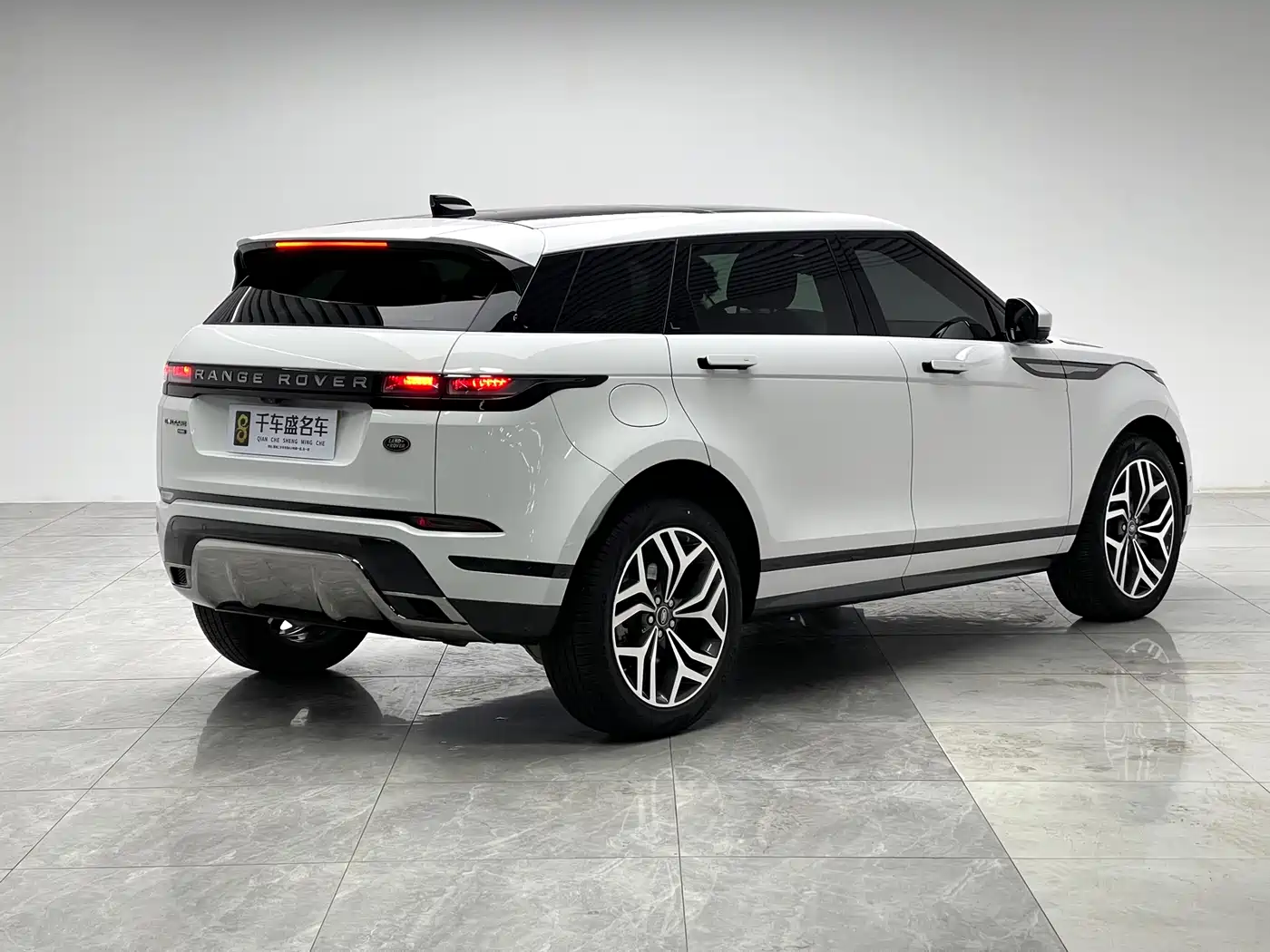 Land Rover Range Rover Evoque 2023 Range Rover Evoque L 249PS Premium Luxury Edition фото 6