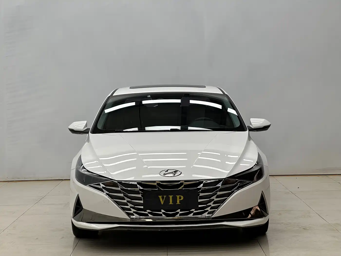 Hyundai Elantra 2021 1.5L CVT LUX Premium Edition фото 2