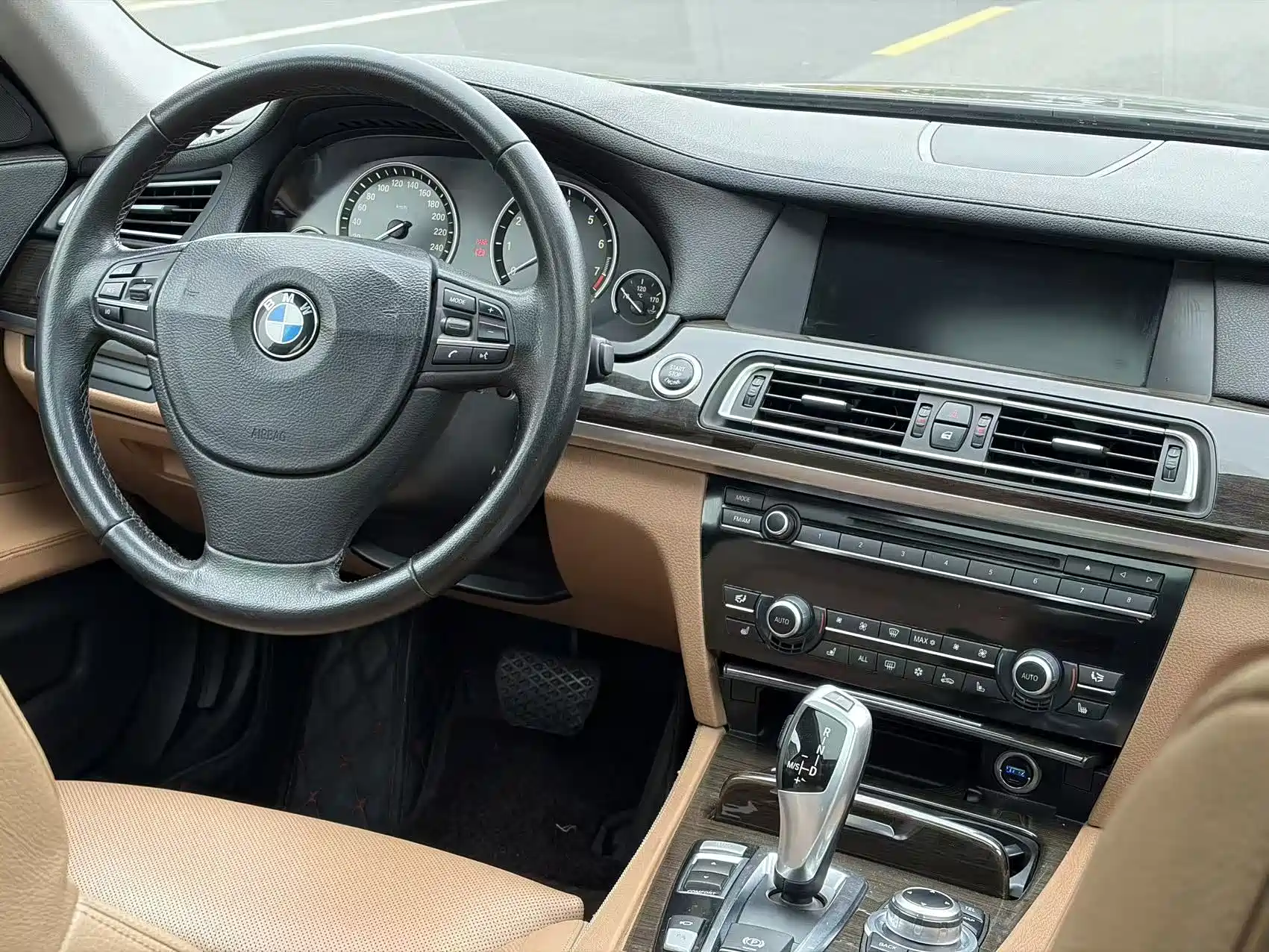 Фото 14 - BMW 7 Series