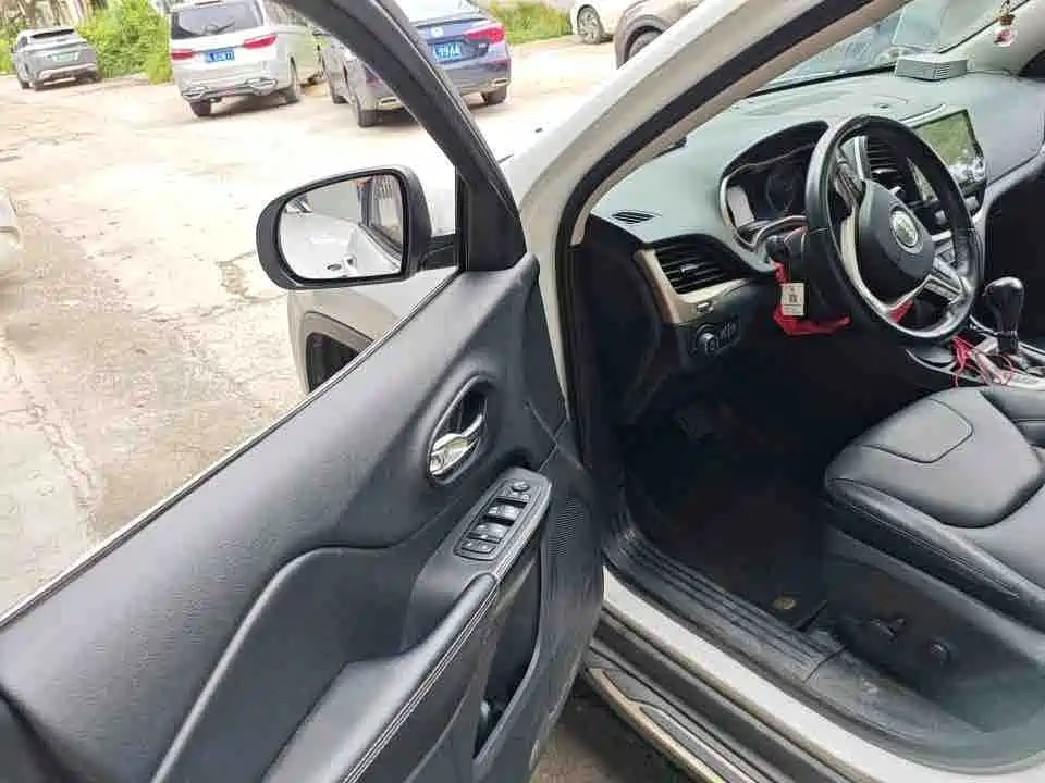 Jeep Cherokee 2016 2016 2.4L Leading Edition