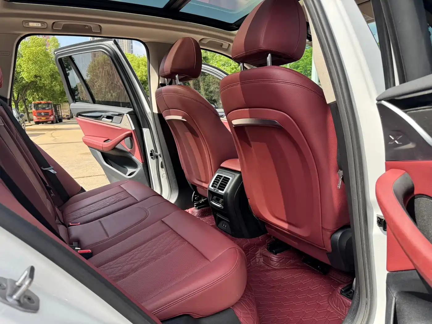 BMW iX3 2022 Leading Edition фото 12