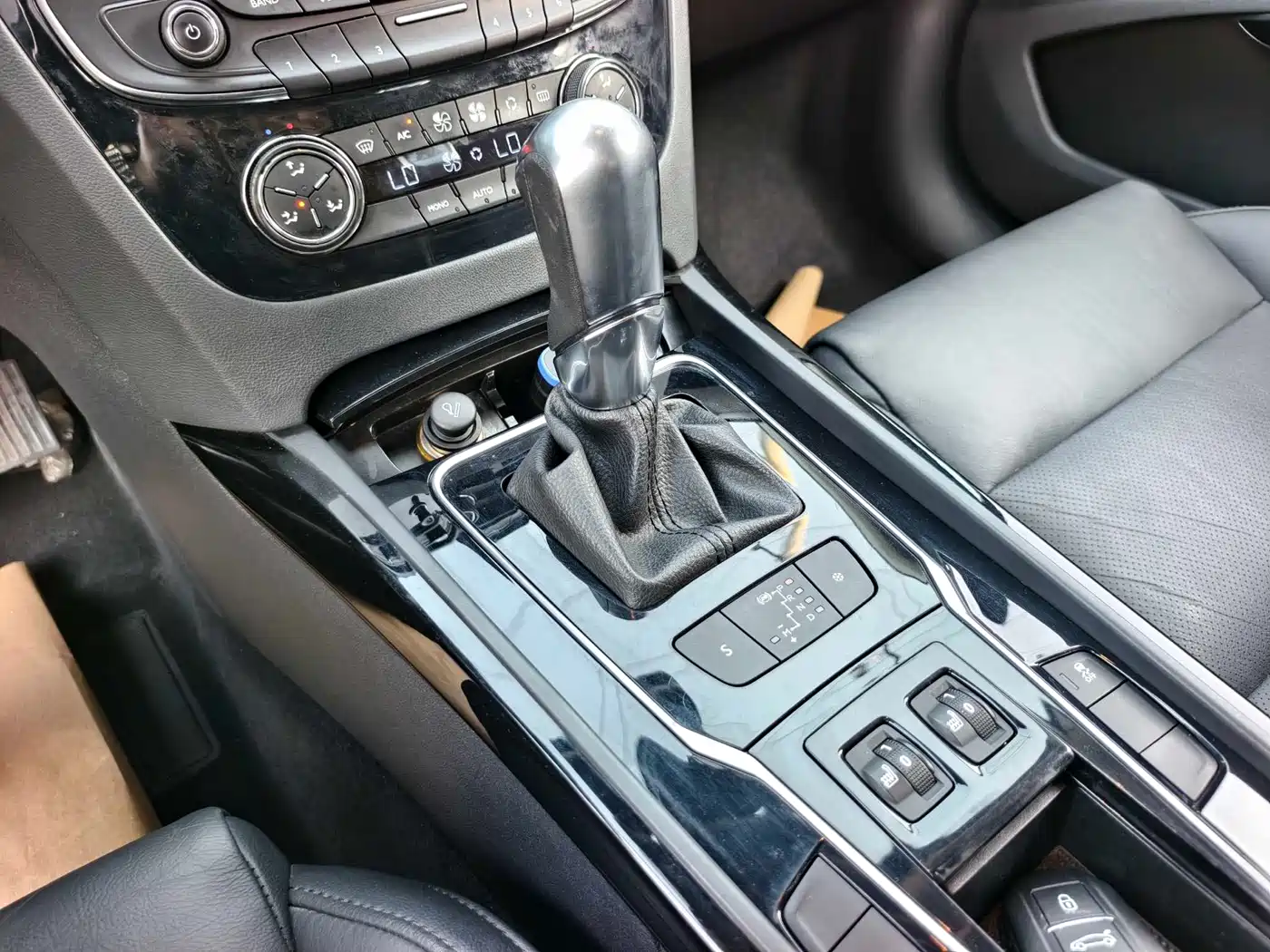 Peugeot 508 2015 1.8THP Auto Flagship Edition фото 11