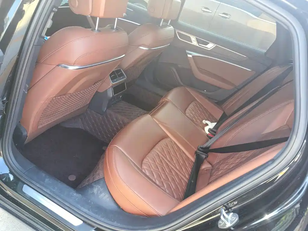 Фото 1 - Audi A6L