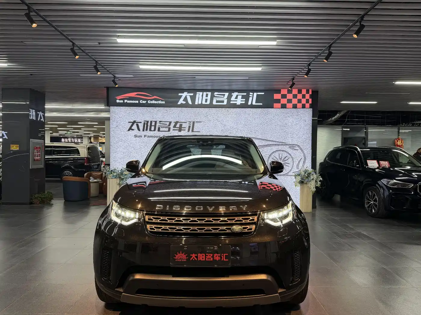 Land Rover Discovery 2019 2.0T SE фото 2