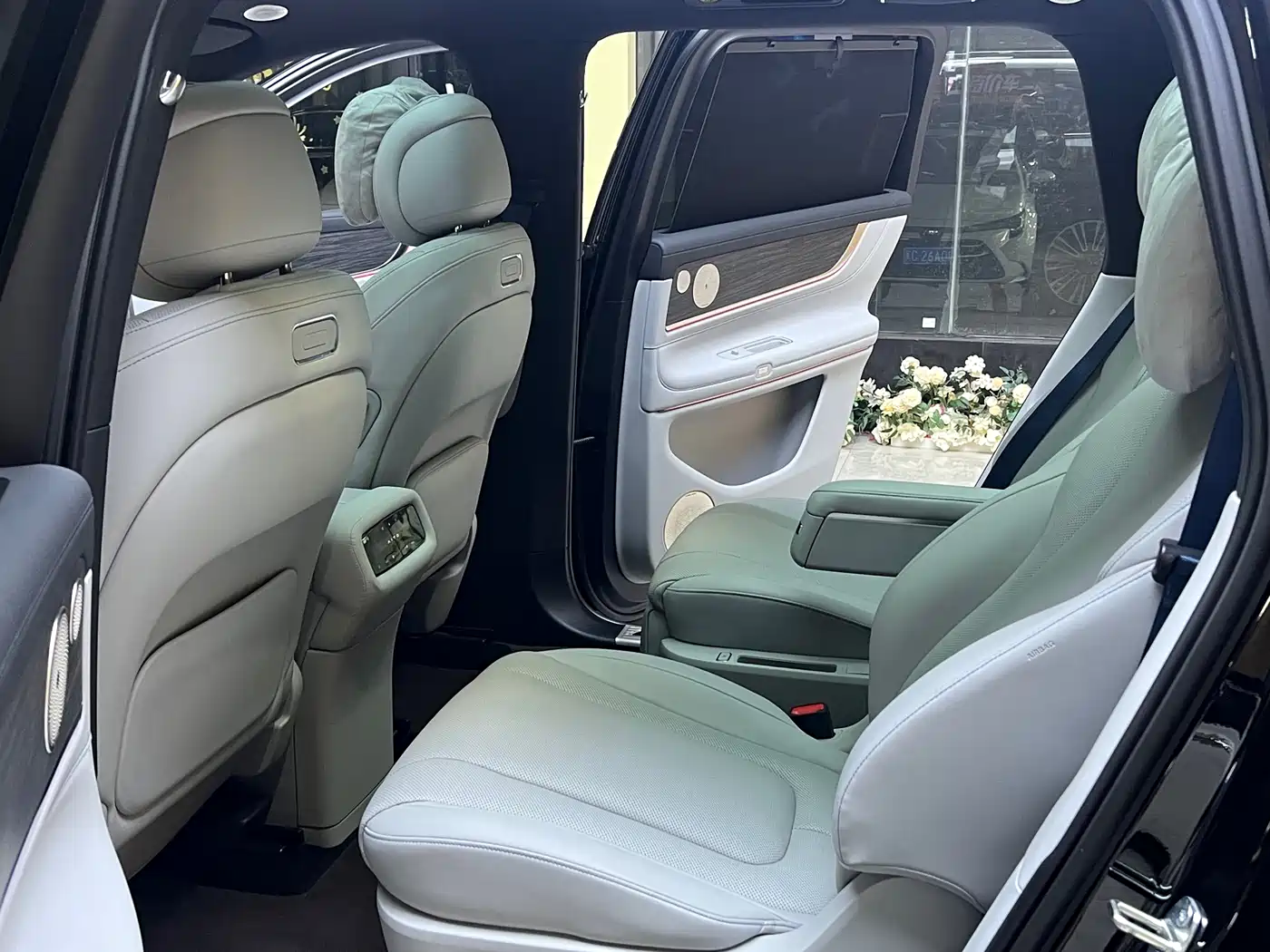 AITO Wenjie AITO M9 2024 Extended Range Ultra 42kWh 6-Seater фото 5