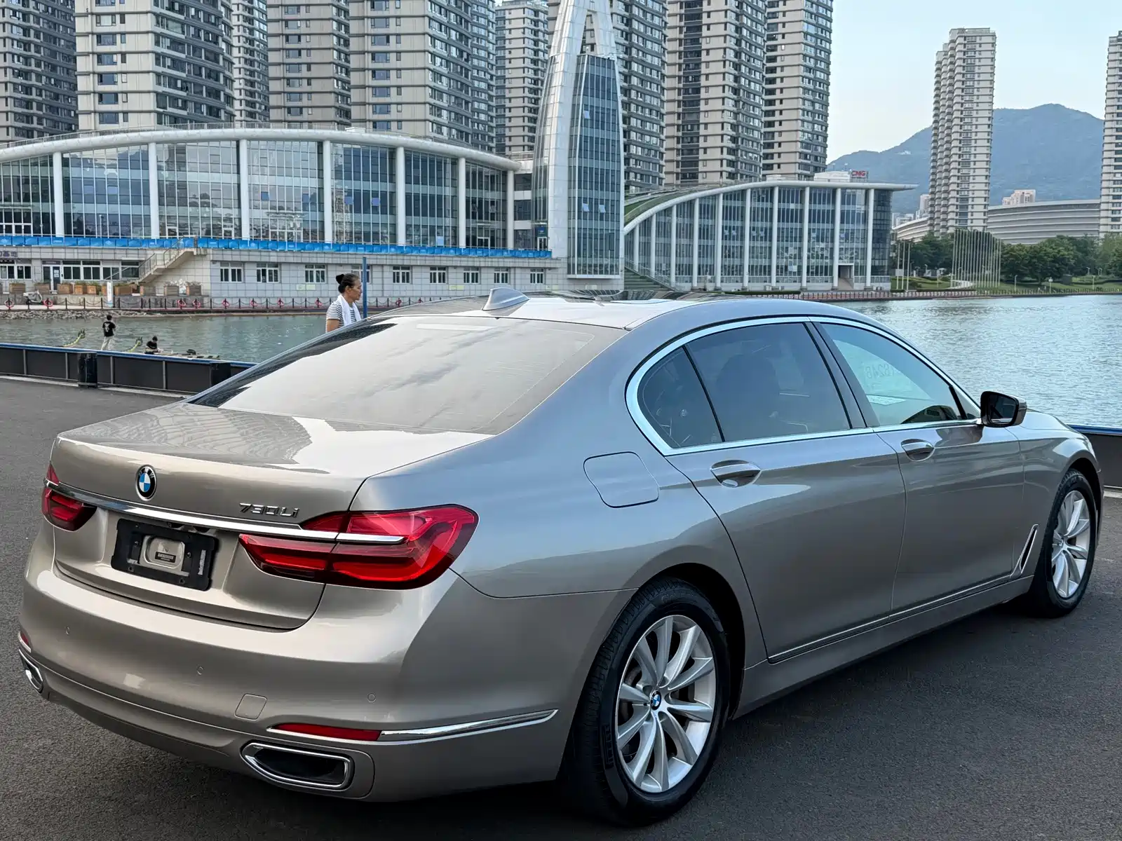 صورة 7 - BMW 7 Series