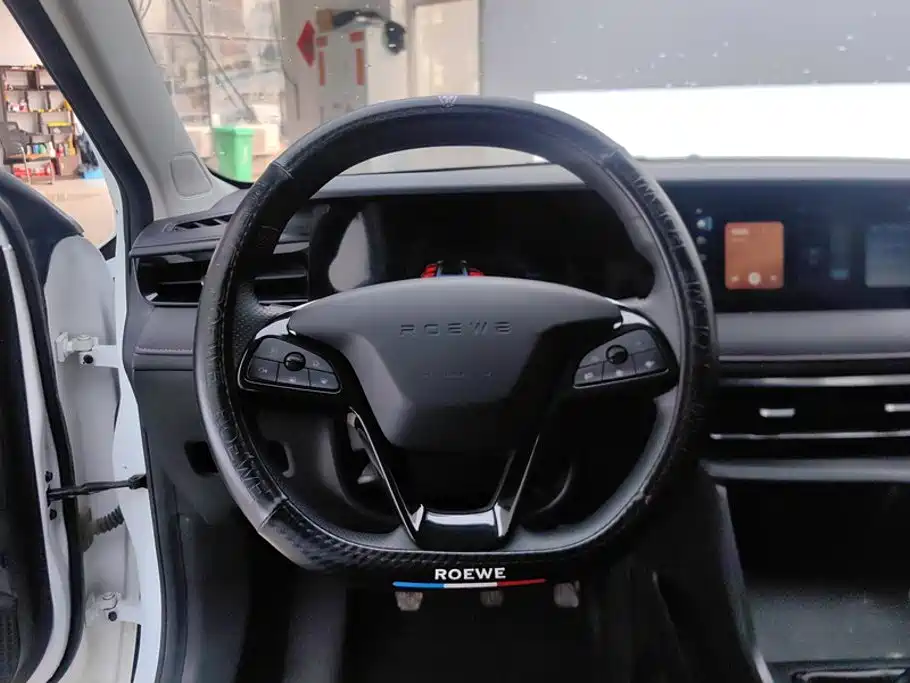 Фото 15 - Roewe i5