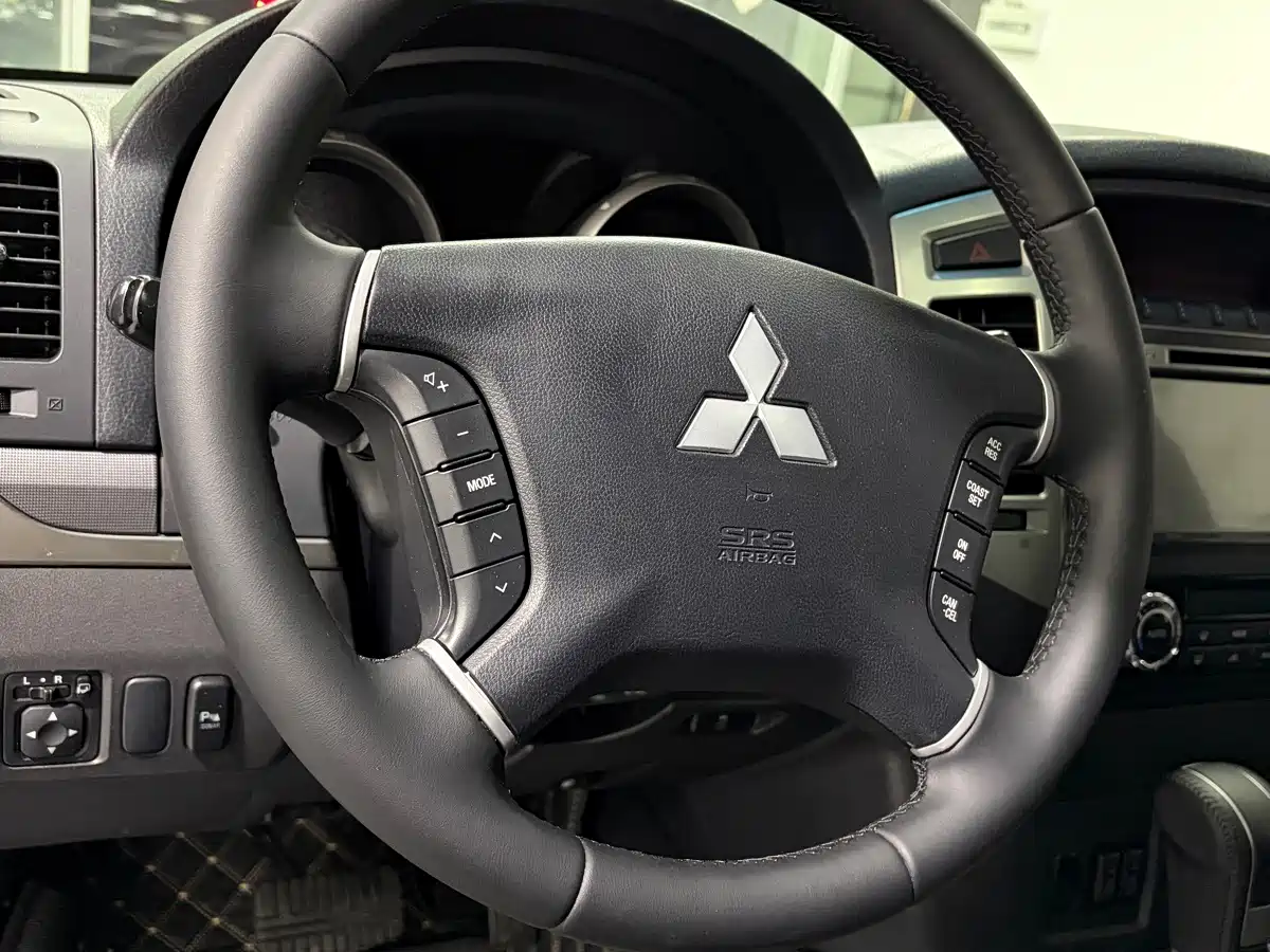 Mitsubishi Pajero (Import) 2016 2016 3.0L Automatic Luxury (China V)