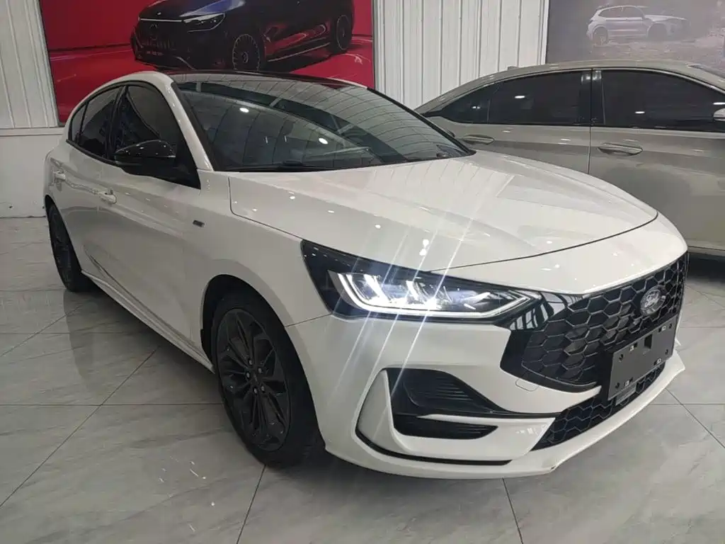 Ford Focus 2023 2022 Hatchback EcoBoost 180 Automatic ST Line