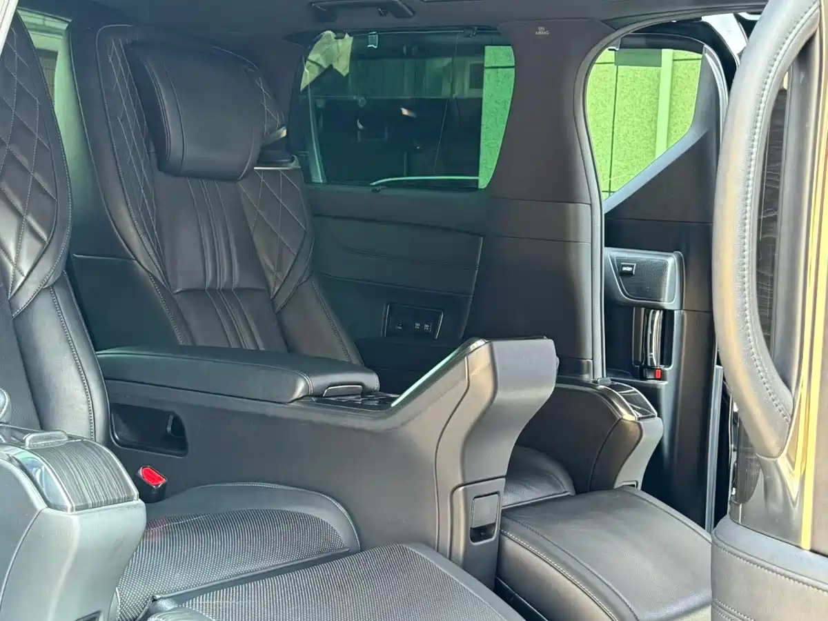 Lexus LM 2020 2020 300h 4-Seat Imperial Edition