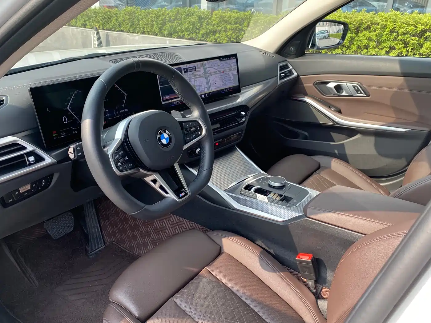 BMW 3 Series 2025 330Li M Sport Night Edition фото 10