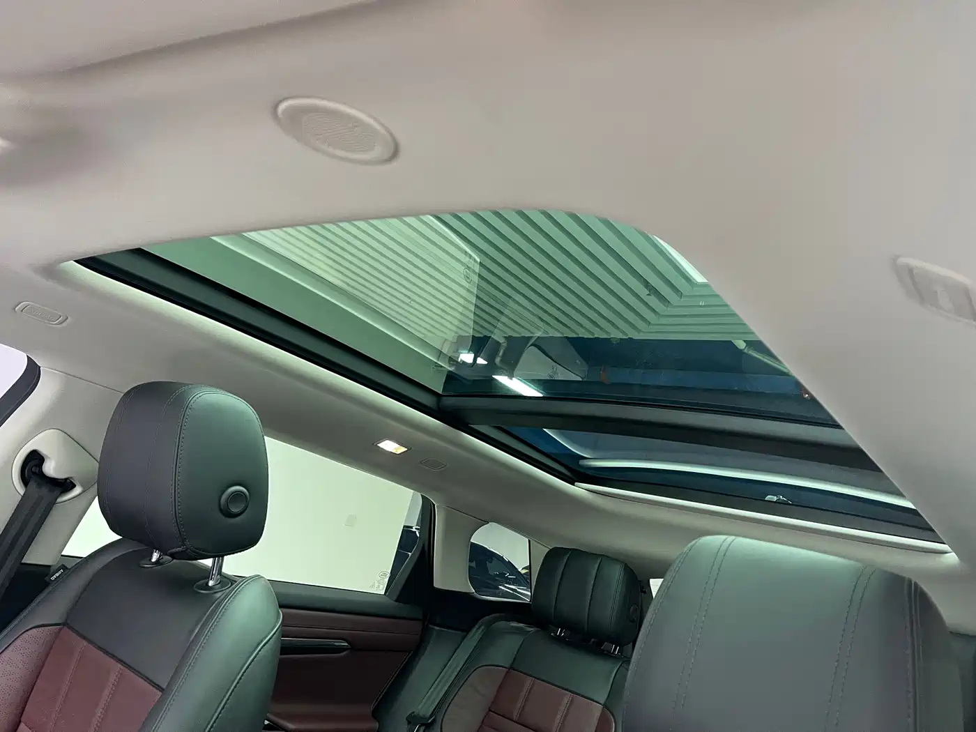 Land Rover Range Rover Evoque 2023 Range Rover Evoque L 249PS Premium Luxury Edition фото 12