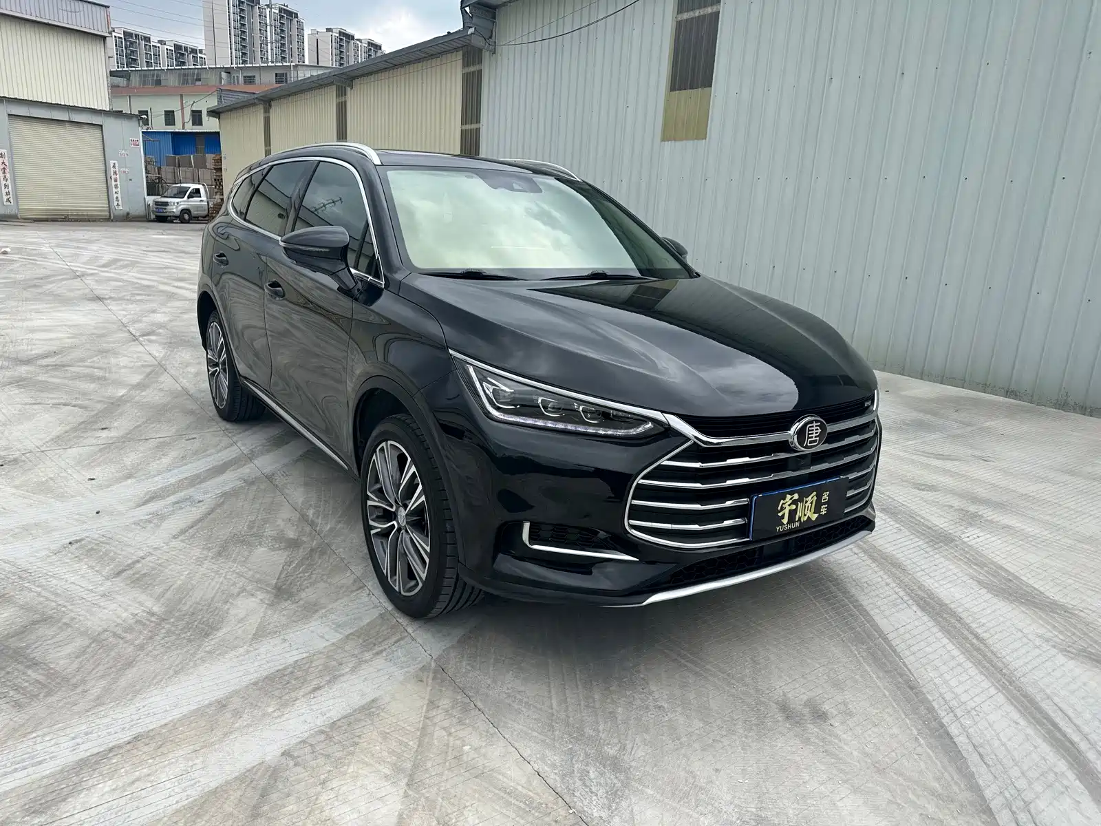 Фото 3 - BYD Tang