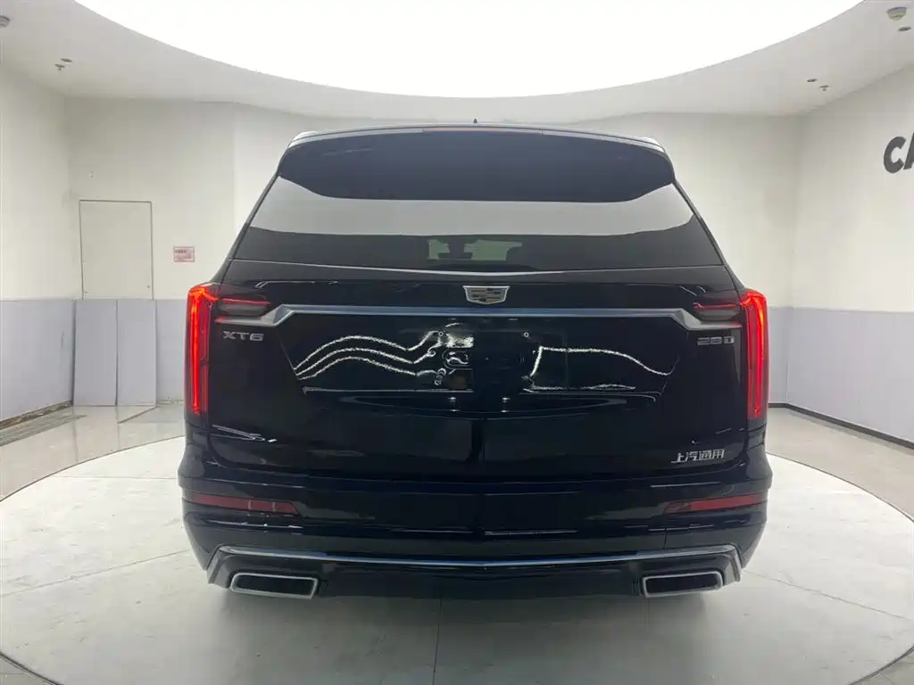CADILLAC XT6