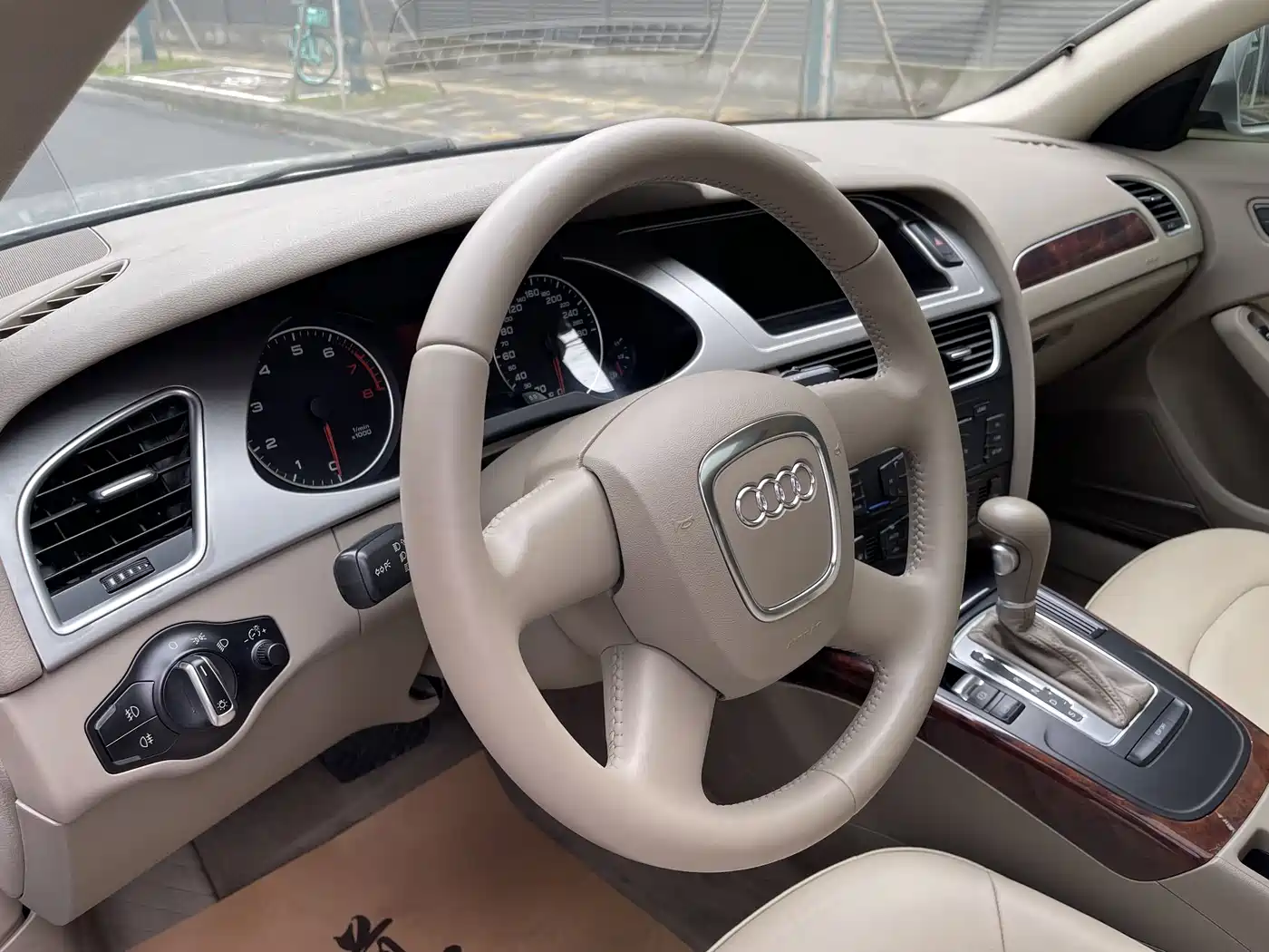 Audi A4L 2010 2.0 TFSI Technology фото 12