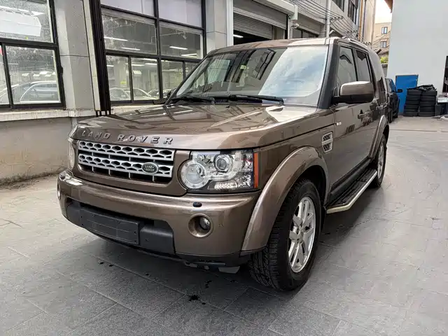 Land Rover Discovery 2010 4.0 V6 HSE Petrol — фото 1