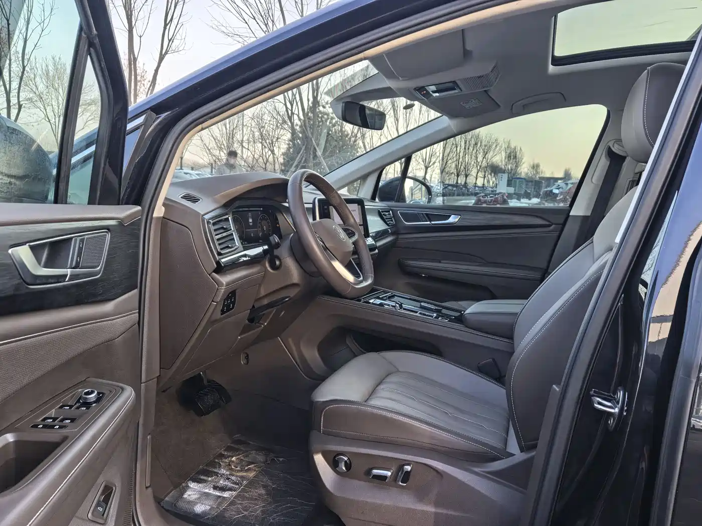 Volkswagen Viloran 2024 330TSI Luxury Edition фото 2