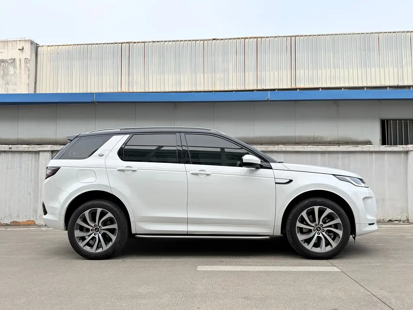 Land Rover Discovery Sport 2022 Model 249PS R-Dynamic S Performance Edition 5-Seater фото 12