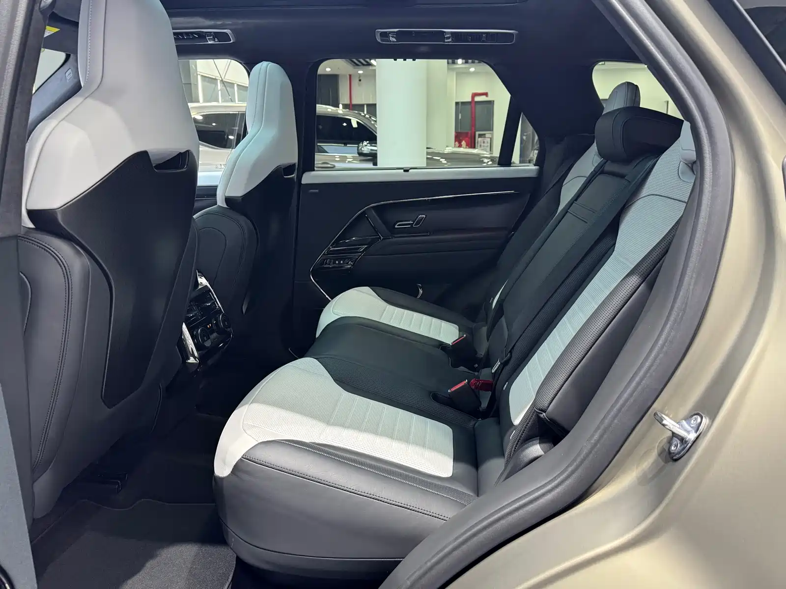 Photo 14 - Land Rover Range Rover Sport