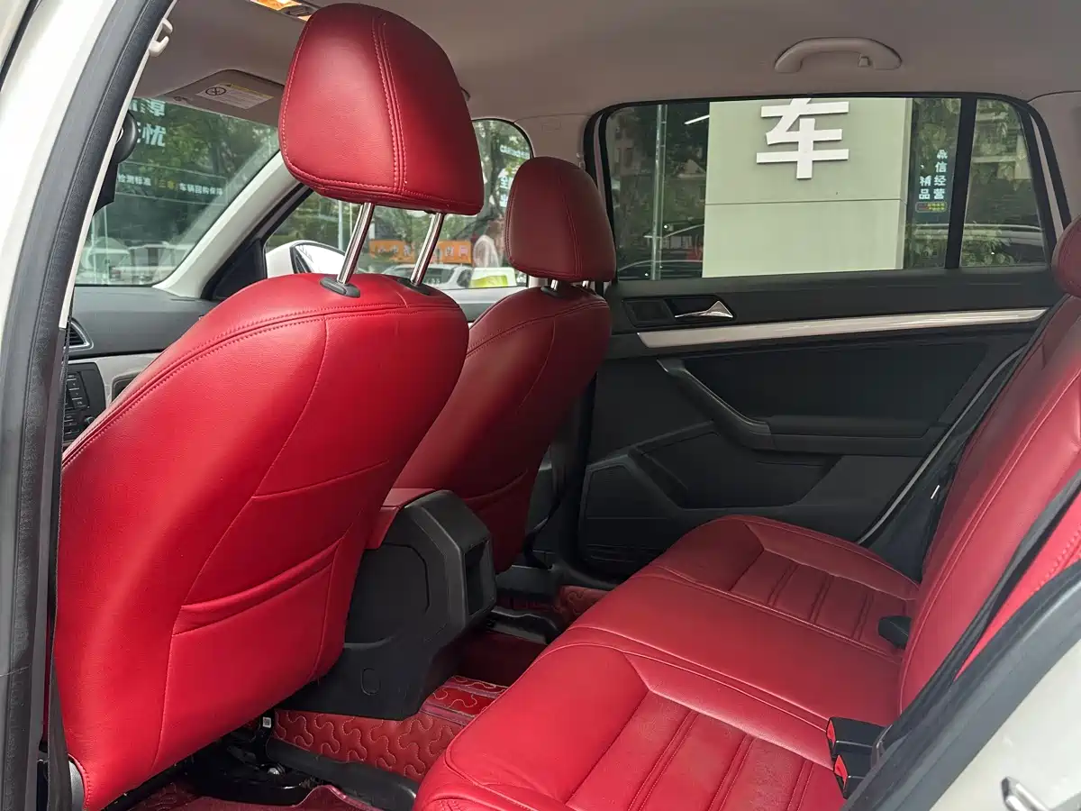 Volkswagen Lavida Tour 2017 1.6L Automatic Trend Edition фото 6