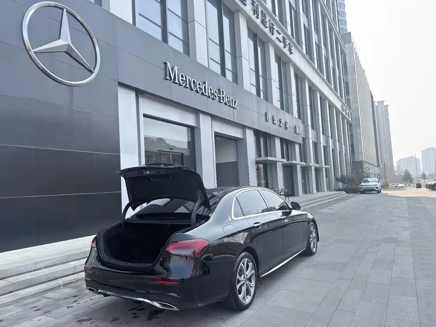 MERCEDES-BENZ E-CLASS