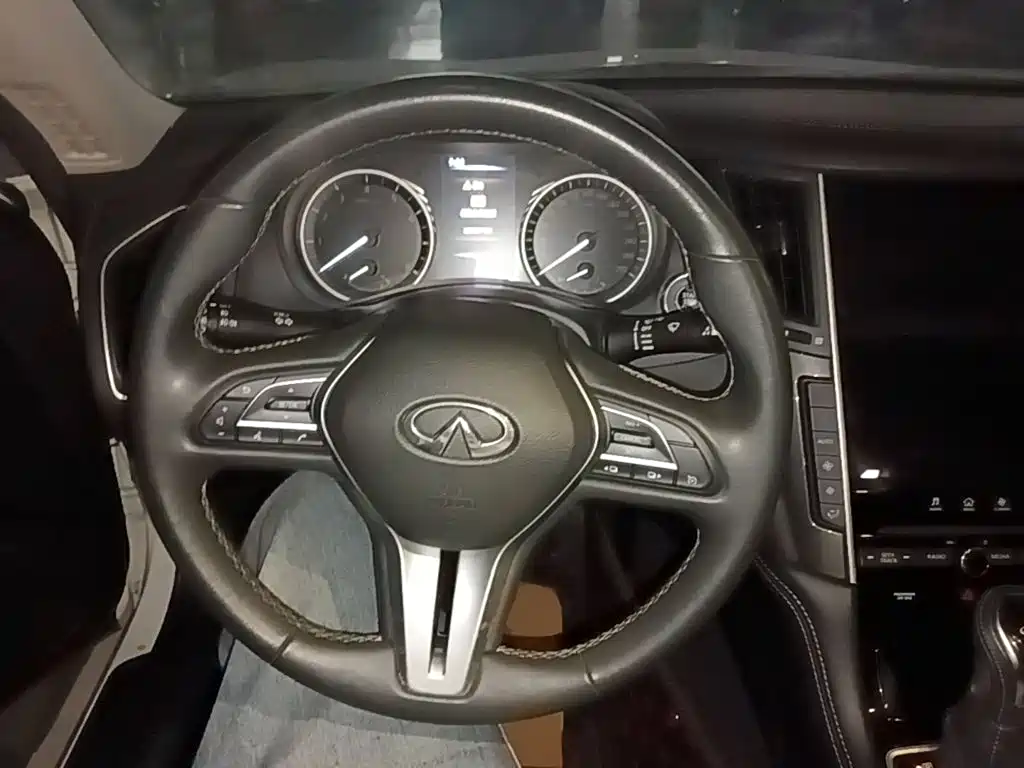 Фото 11 - Infiniti Q50L