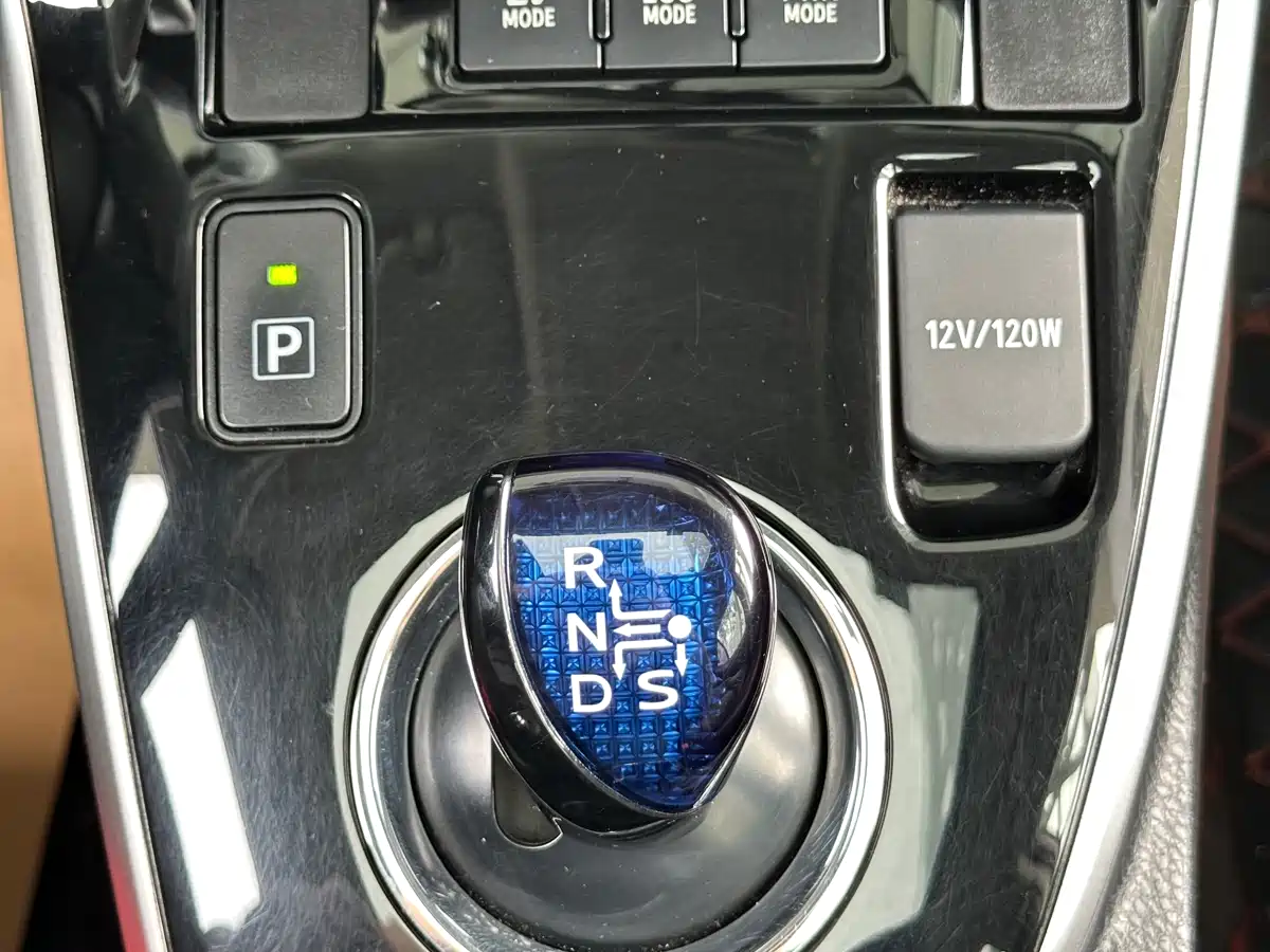Toyota Corolla 2017 Facelift Hybrid 1.8L E-CVT Leading Edition фото 21