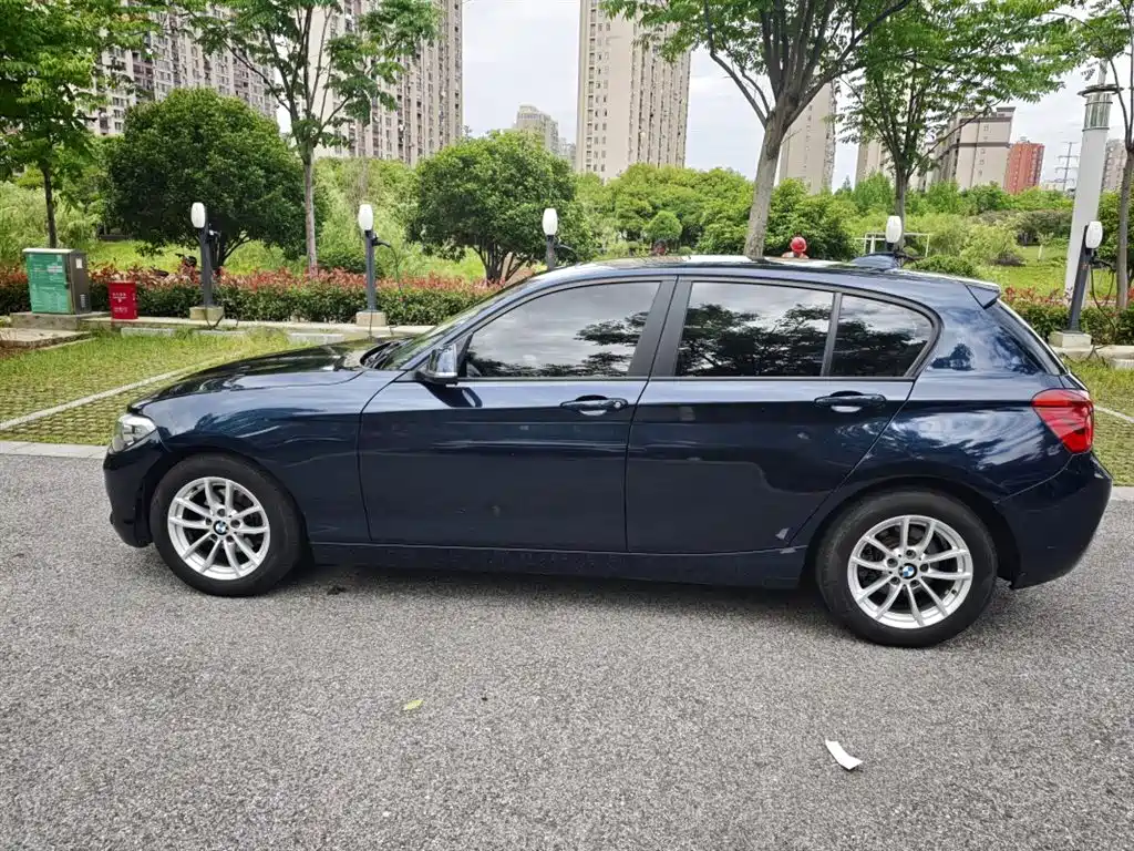 BMW 1 Series (Import) 2016 118i Leading фото 4