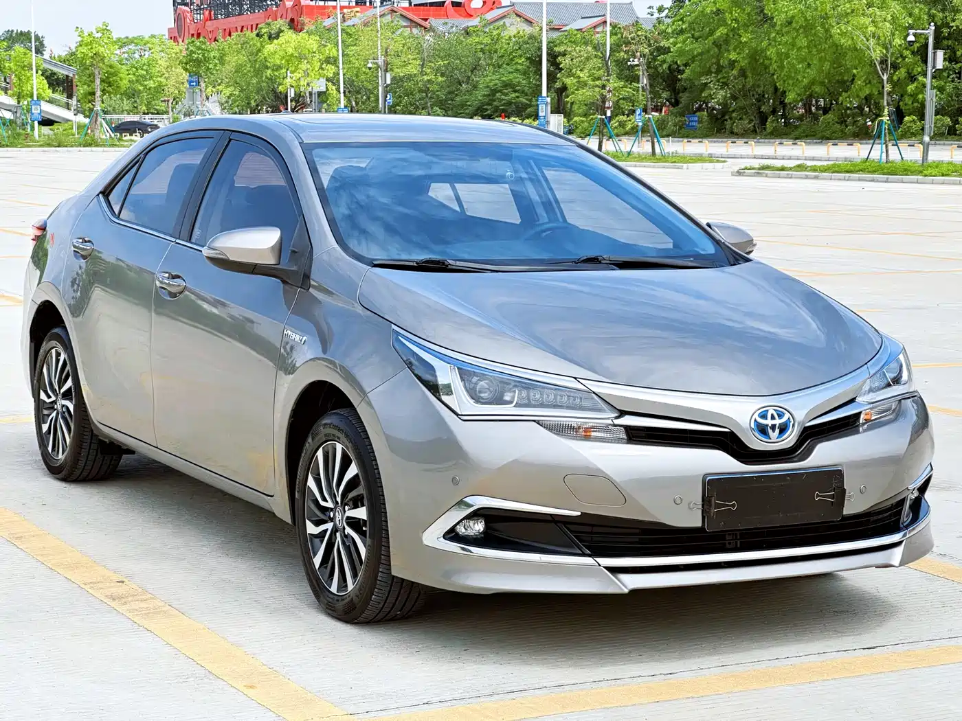 Toyota Corolla 2017 Facelift Hybrid 1.8L E-CVT Leading Edition фото 3