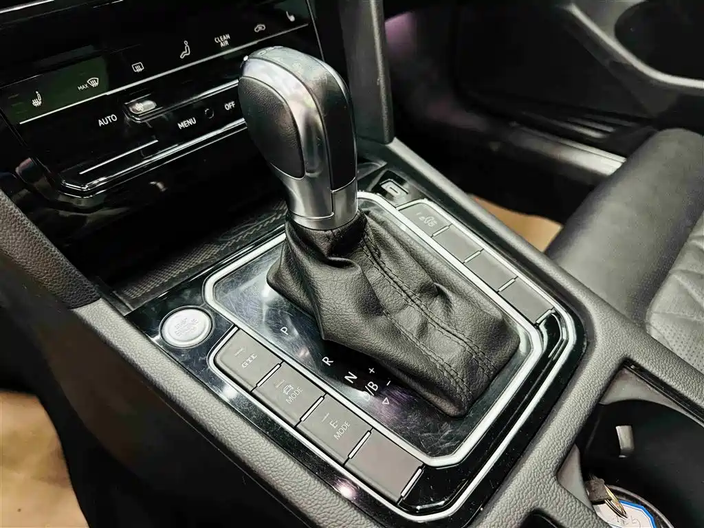 Volkswagen Magotan GTE Plug-in Hybrid 2022 GTE Luxury фото 15