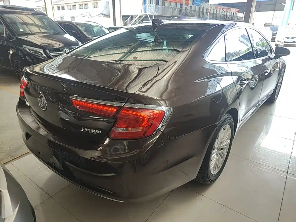 Photo 7 - Buick LaCrosse
