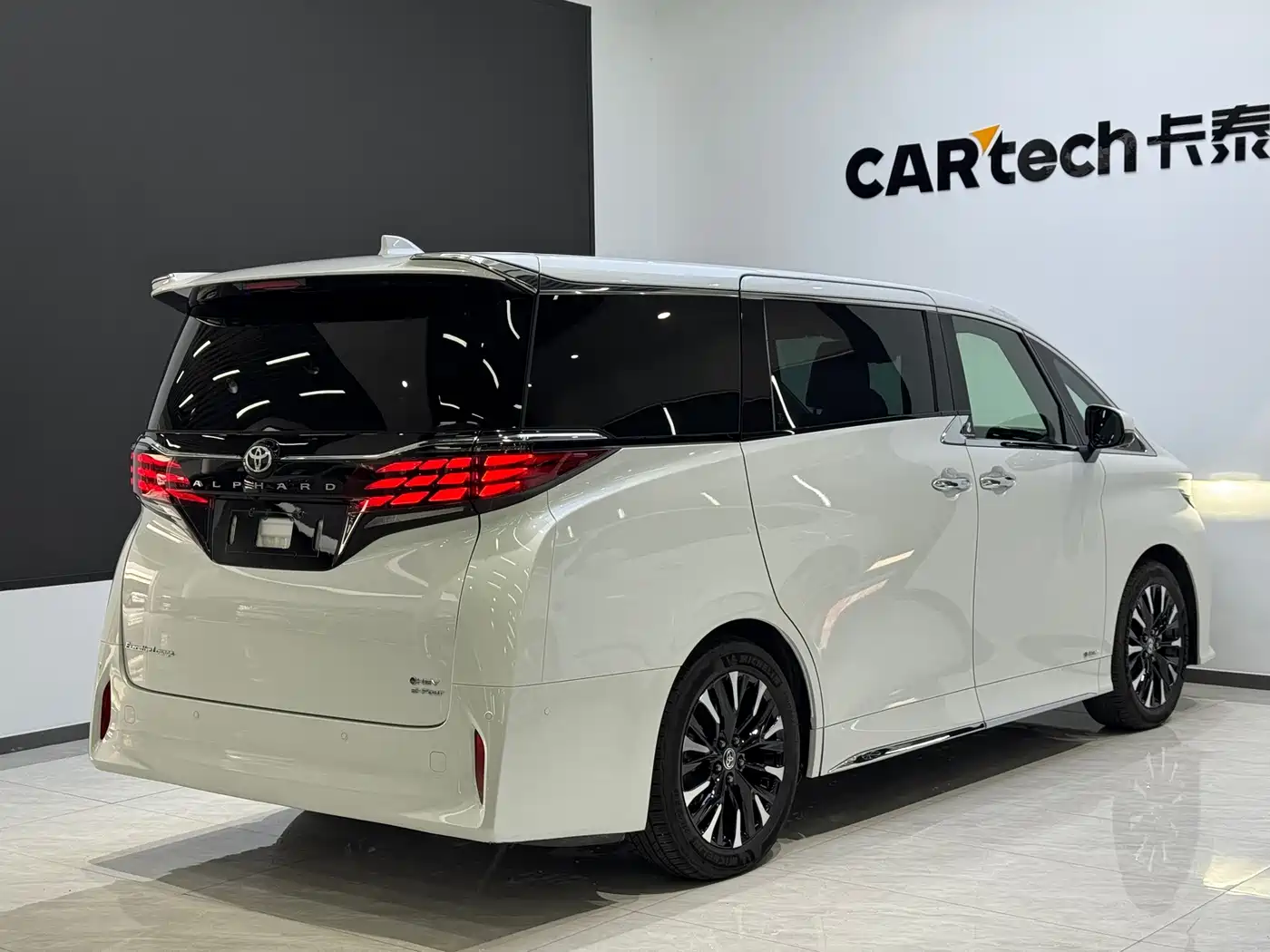 Toyota Alphard 2026 2024 Hybrid 2.5L Ultimate Enjoyment Edition