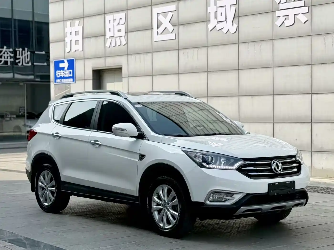 Dongfeng Aeolus Dongfeng Fengshen AX7 2016 2015 2.3L Automatic Premium