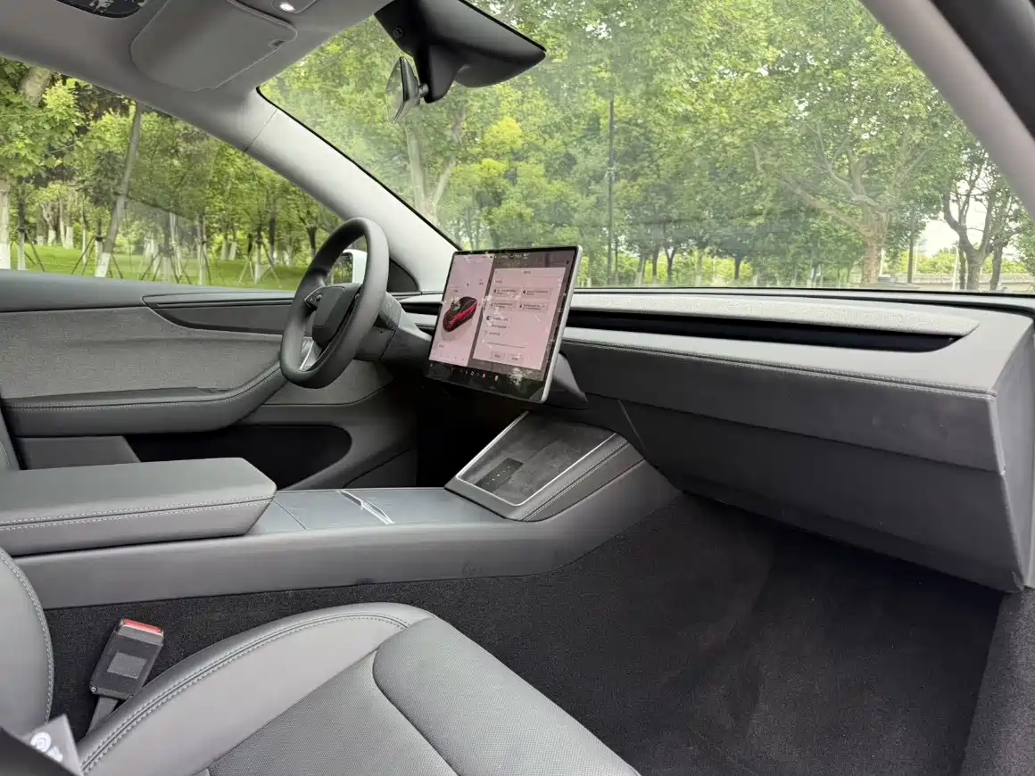 Tesla Model Y 2026 2025 Rear-Wheel Drive